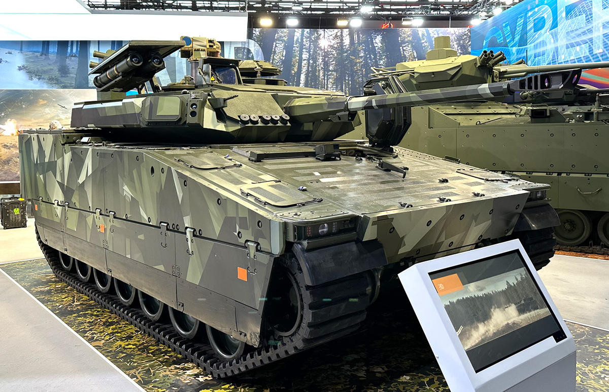 Ach tie oči CV90 - aj vás napadlo, že sú plynové? Ták už vieme, čo robí plynová výbojka počas útoku taktickej jadrovej zbrane: